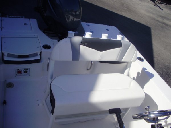 Leaning Post 2023 Robalo 206 Cayman for sale in INVERNESS, FL
