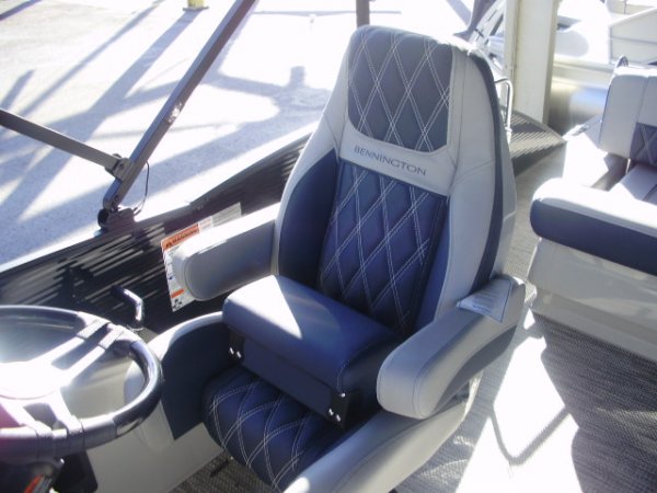 Helm Seat 2023 Bennington 25RSB for sale in INVERNESS, FL