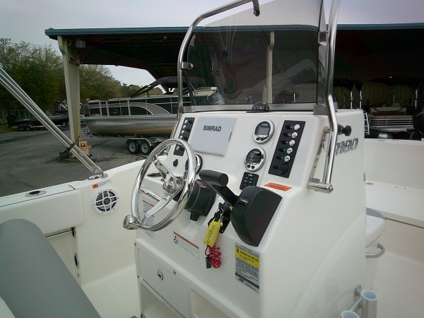 Used 2021  powered  Boat for sale 2021 Robalo R180 for sale in INVERNESS, FL