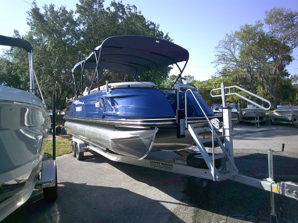 Used 2021  powered Bennington Boat for sale 2021 Bennington 25QXFB Tri-toon for sale in INVERNESS, FL