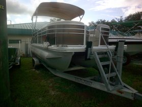 2018 Bennington 21SLX Tri-toon for sale at APOPKA MARINE in INVERNESS, FL