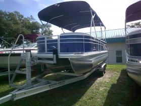 2023 Bennington 21SLX Tri-toon for sale at APOPKA MARINE in INVERNESS, FL