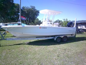 2017 Robalo 246 Cayman for sale at APOPKA MARINE in INVERNESS, FL
