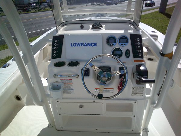 Pre-Owned 2017  powered Power Boat for sale 2017 Robalo 246 Cayman for sale in INVERNESS, FL