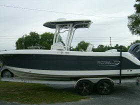 2021 Robalo R242 for sale at APOPKA MARINE in INVERNESS, FL