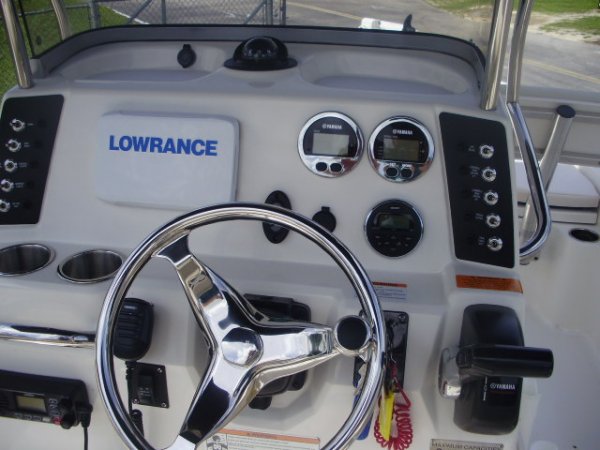 Lowrance GPS 2016 Robalo 226 for sale in INVERNESS, FL