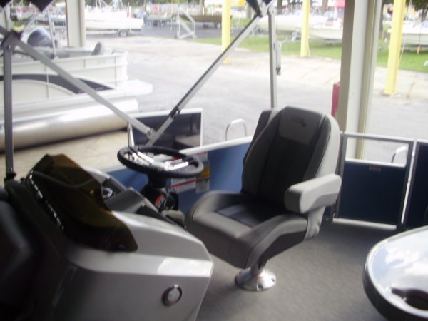 Helm Seat 2023 Bennington 20SLX for sale in INVERNESS, FL