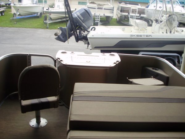 Livewell And Aft Fishing Seats 2023 Bennington 20SXF for sale in INVERNESS, FL
