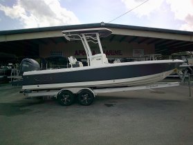 2023 Robalo 246 Cayman for sale at APOPKA MARINE in INVERNESS, FL