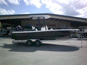 2023 Robalo 246 Cayman for sale at APOPKA MARINE in INVERNESS, FL