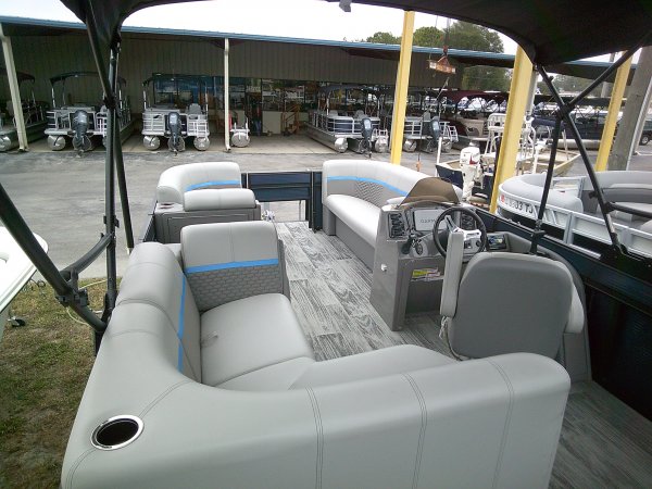Used 2022  powered Power Boat for sale 2022 Qwest Angler 22' L820 Tri-toon for sale in INVERNESS, FL