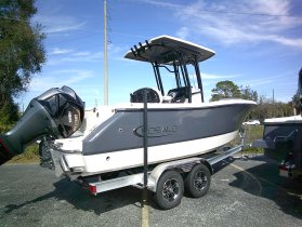 2024 Robalo R230 for sale at APOPKA MARINE in INVERNESS, FL