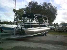 2022 Bennington 21SLX Tri-toon for sale at APOPKA MARINE in INVERNESS, FL