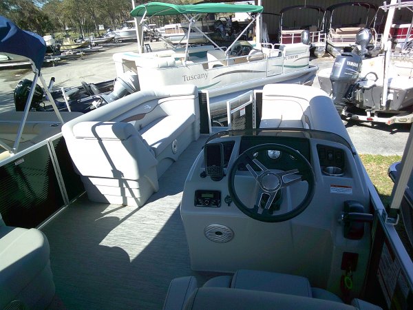 Pre-Owned 2023  powered Bennington Boat for sale 2023 Bennington 208SLJ Tri-toon for sale in INVERNESS, FL