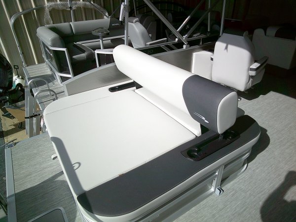 Swing back Seat 2025 Bennington 22SSB for sale in INVERNESS, FL