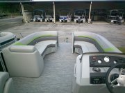 Used 2024  powered Bennington Boat for sale 2024 Bennington 22' Swingback Tri-toon for sale in INVERNESS, FL