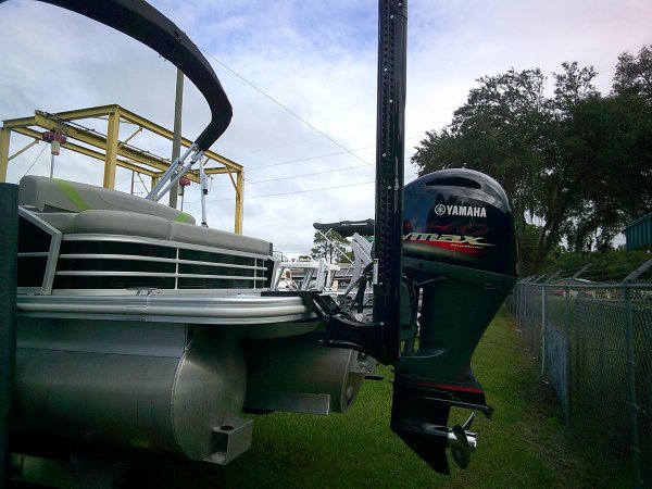 Used 2024 Bennington Power Boat for sale 2024 Bennington 22' Swingback Tri-toon for sale in INVERNESS, FL