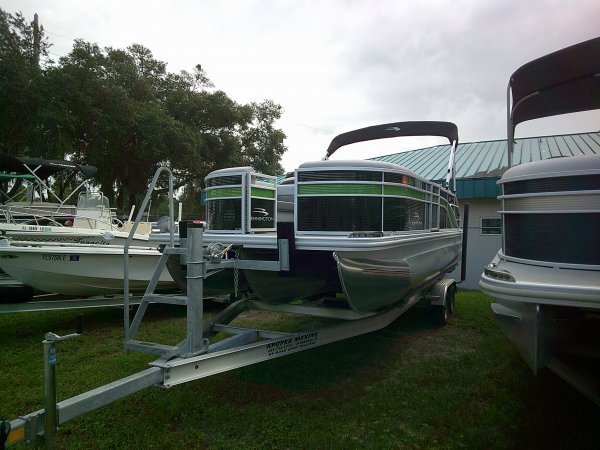 Used 2024 Bennington Power Boat for sale 2024 Bennington 22' Swingback Tri-toon for sale in INVERNESS, FL
