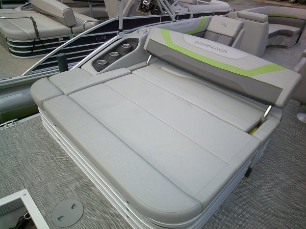 Used 2024 Bennington Power Boat for sale 2024 Bennington 22' Swingback Tri-toon for sale in INVERNESS, FL