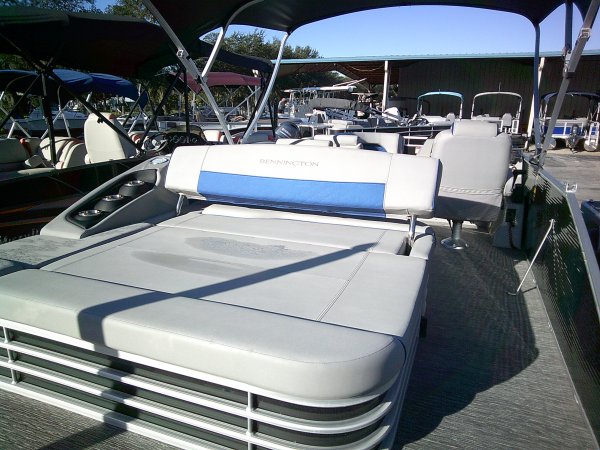 Pre-Owned 2021  powered Power Boat for sale 2021 Bennington 25LSB Tritoon for sale in INVERNESS, FL