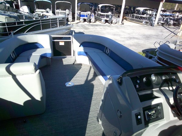 Pre-Owned 2021  powered Bennington Boat for sale 2021 Bennington 25LSB Tritoon for sale in INVERNESS, FL