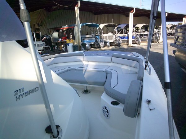 Used 2023  powered Nautic Star Boat for sale 2023 Nautic Star 211 Hybrid for sale in INVERNESS, FL
