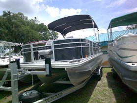 2023 Bennington 21SFXAPG Tritoon for sale at APOPKA MARINE in INVERNESS, FL