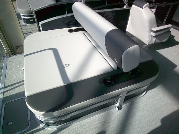 Swing Back Seat 2027 Bennington 22S1SB for sale in INVERNESS, FL