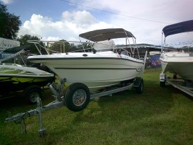 2005 Century 2000 CC for sale at APOPKA MARINE in INVERNESS, FL